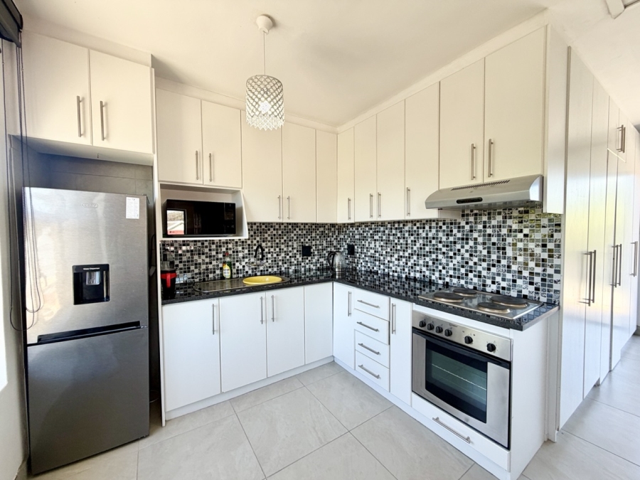 5 Bedroom Property for Sale in Flamingo Vlei Western Cape